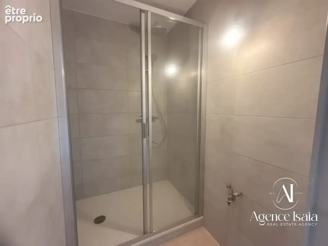 Appartement 35 m² à Saint-Raphael  - photo 4