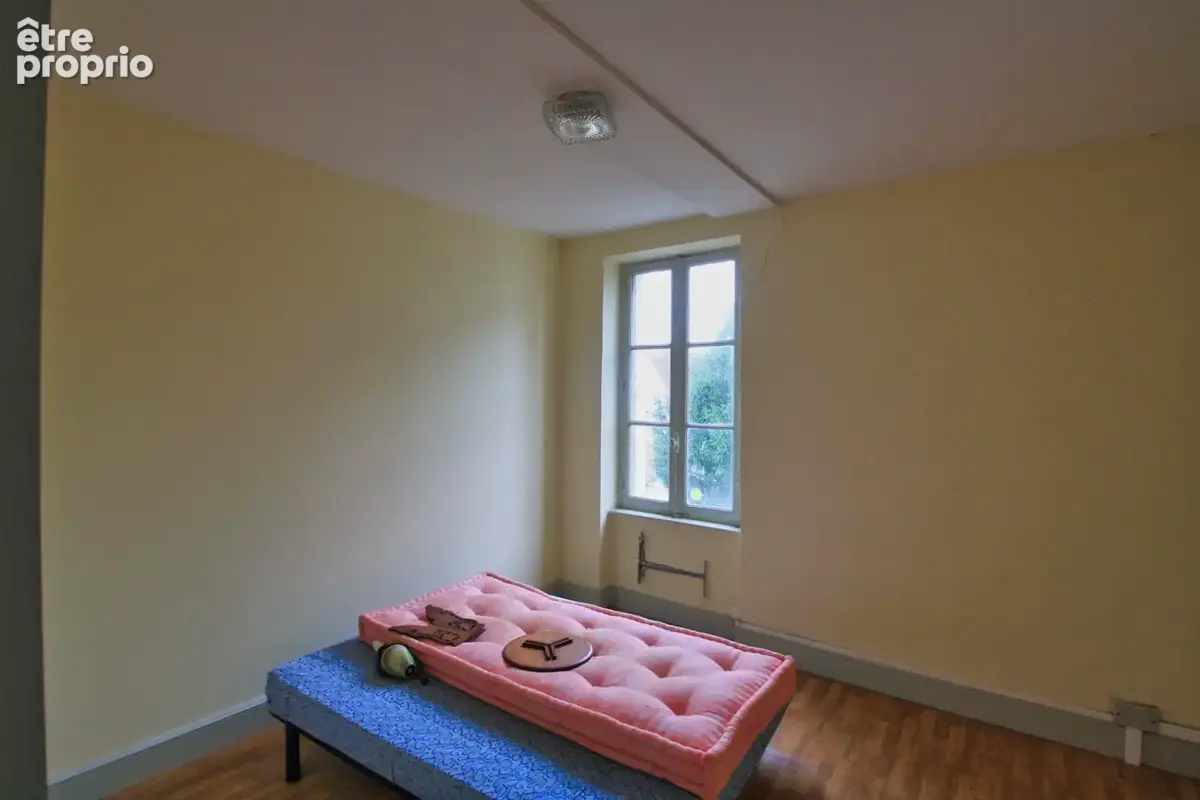 Maison de village, 4 chambres, avec garage et cour - photo 8