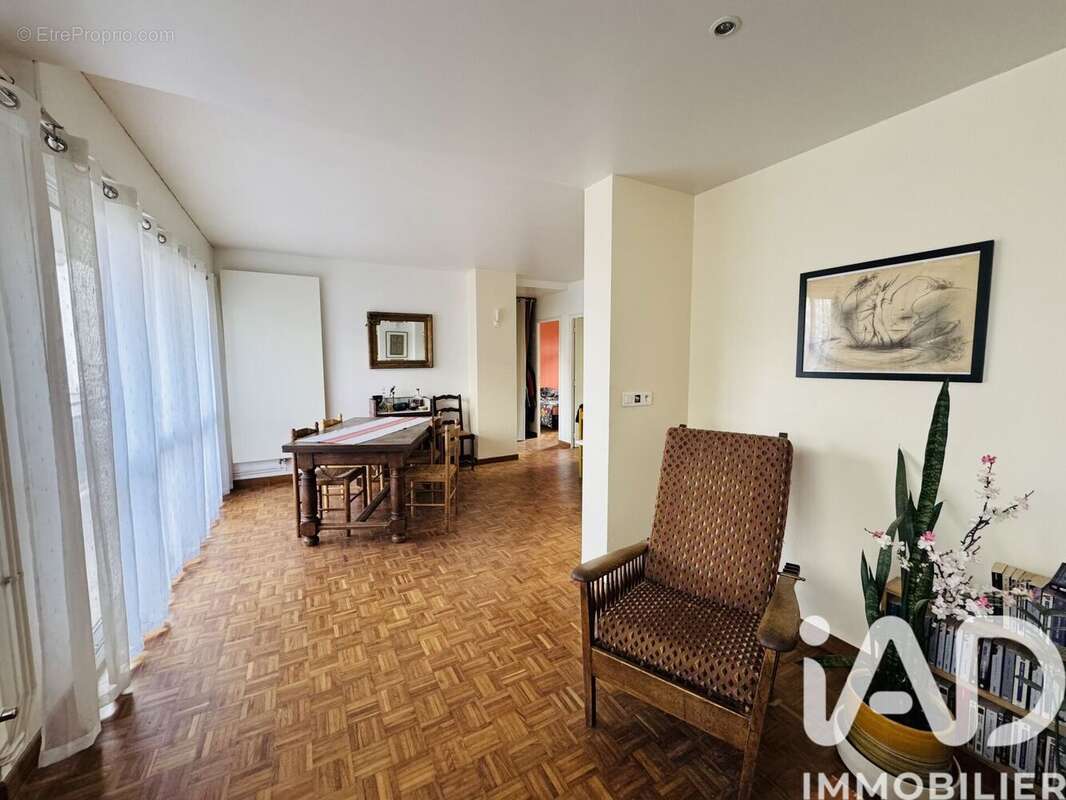 Photo 3 - Appartement à LA CELLE-SAINT-CLOUD