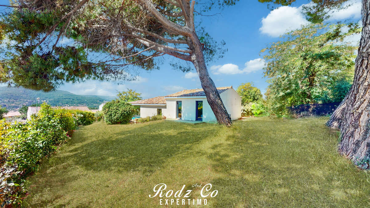 Maison à vendre à Apt   Villa contemporaine avec piscine, jardin, garage et vue sur le Luberon - photo 5