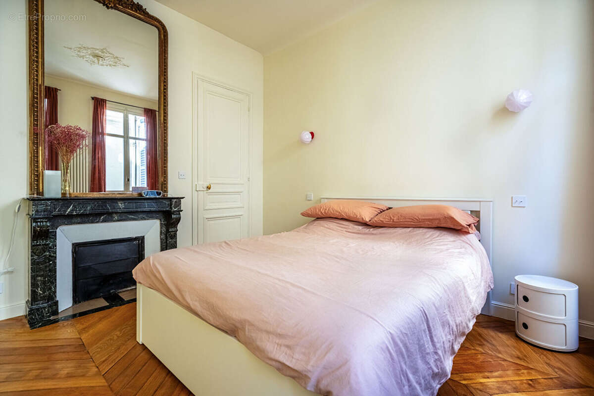 Appartement à PARIS-10E