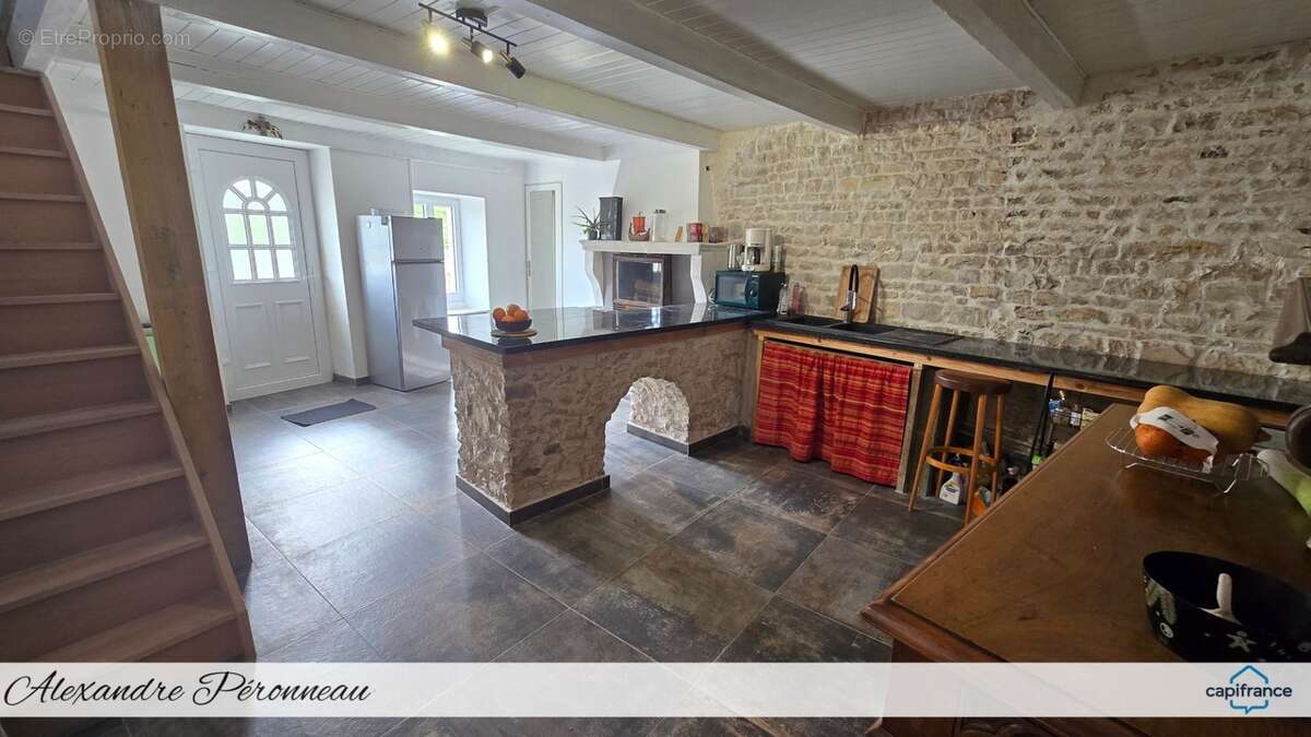  Maison de ville rénovée avec jardin – Proche La Rochelle – Secteur Usseau - photo 7