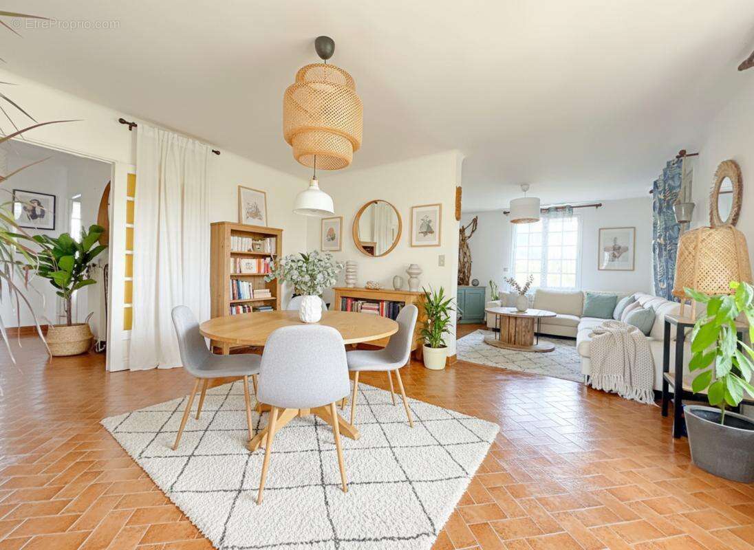 Maison à GREOUX-LES-BAINS