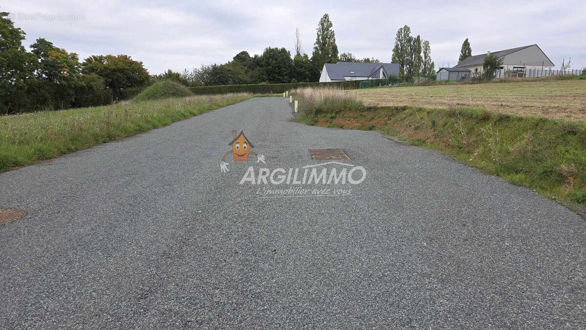 SAINT-CALAIS, terrain à bâtir viabilisé - photo 3