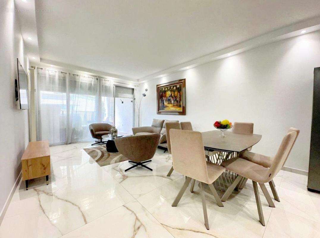 Appartement à VALLAURIS