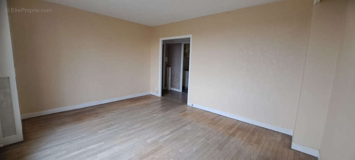 Appartement à VILLETANEUSE