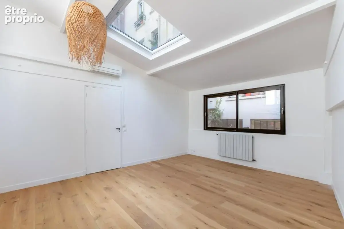 JOURDAIN / Ancien atelier réhabilité en loft duplex - photo 11