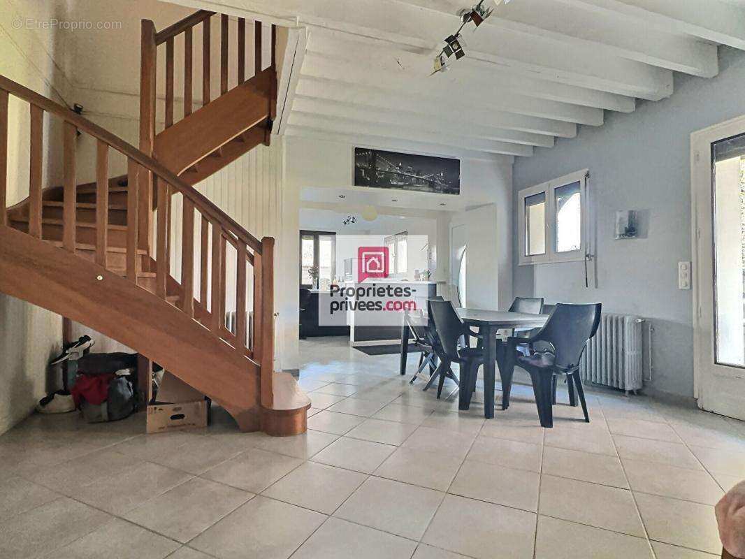 DEPT 33 - IZON - Maison 6 pièces 177 m2 avec jardin paysagé 1498m2 et piscine chauffée - photo 5