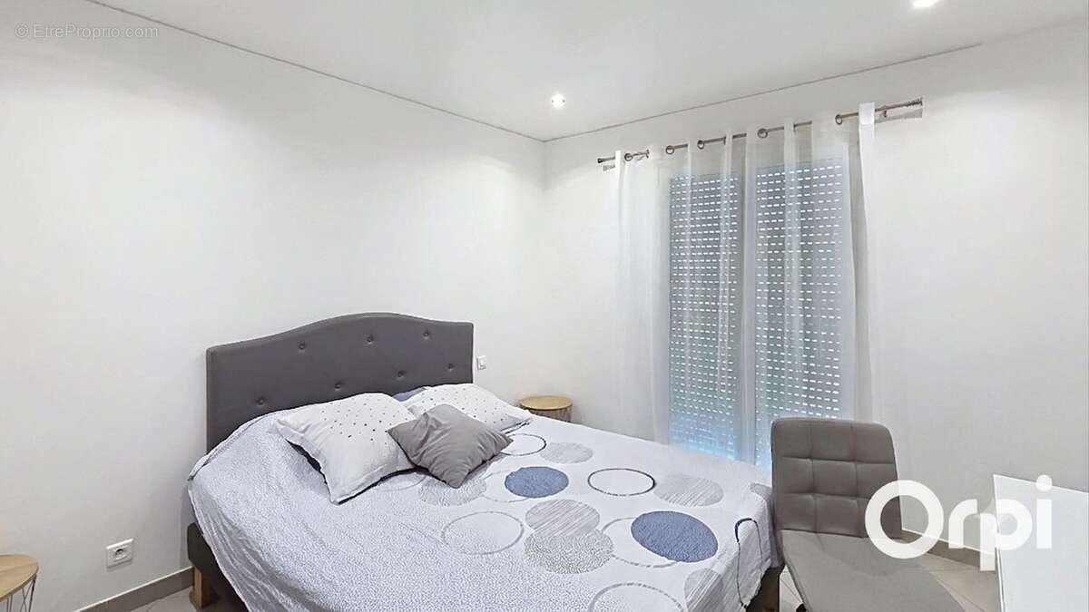 A vendre - Villa contemporaine avec piscine et appartement indépendant - photo 10