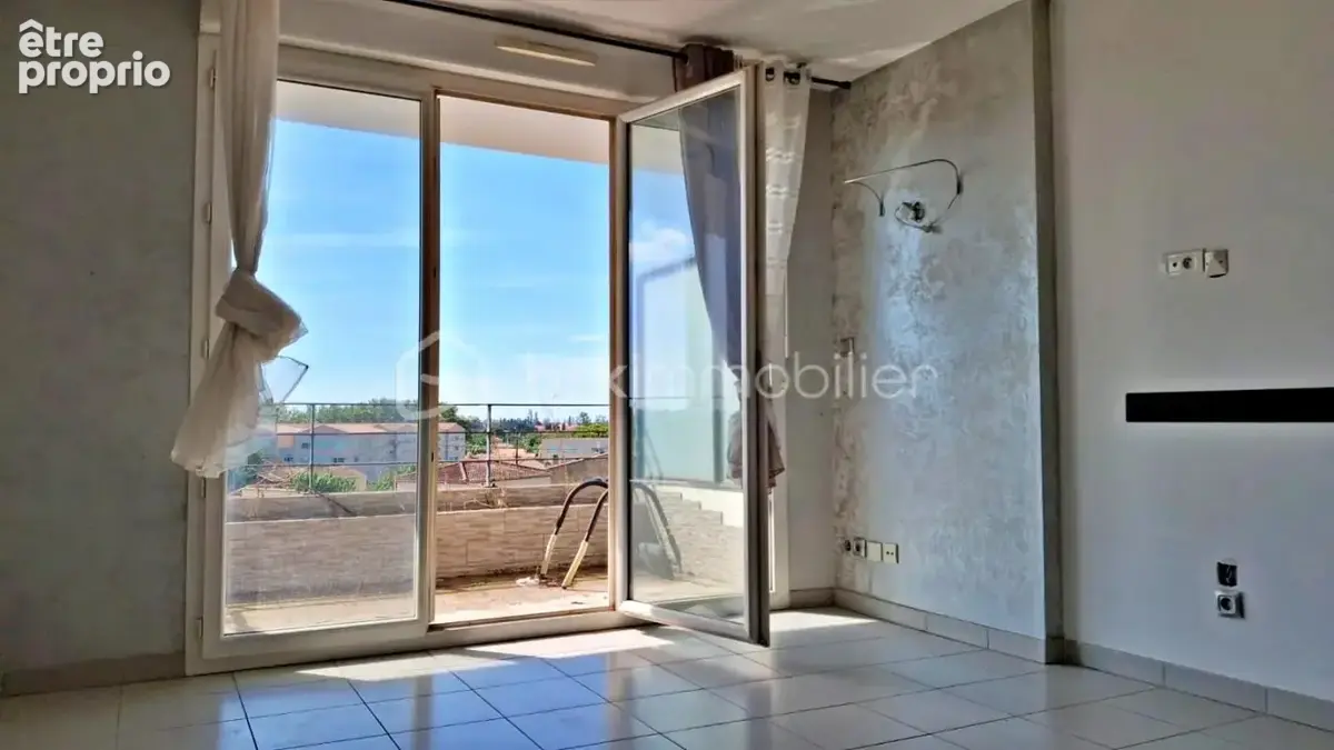 Istres – T2 avec belle terrasse et parking privatif - photo 4
