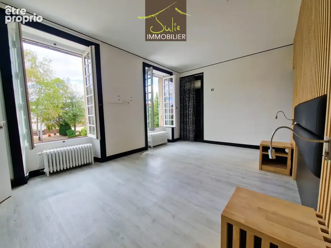Demeure d'exception en plein coeur de bressuire - 304m2 habitables avec jardin et garages - photo 10