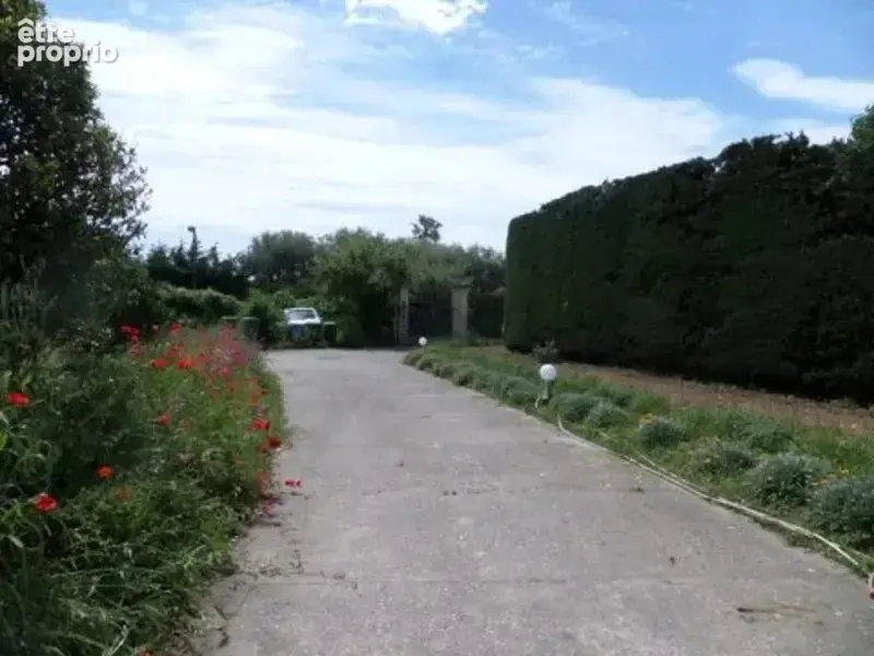 Sur la commune de Saint Paul de Vence, dans quartier calme et résidentiel, - photo 5