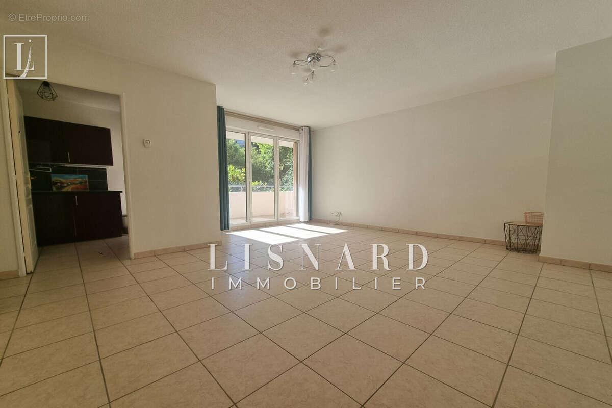 Appartement à VALLAURIS