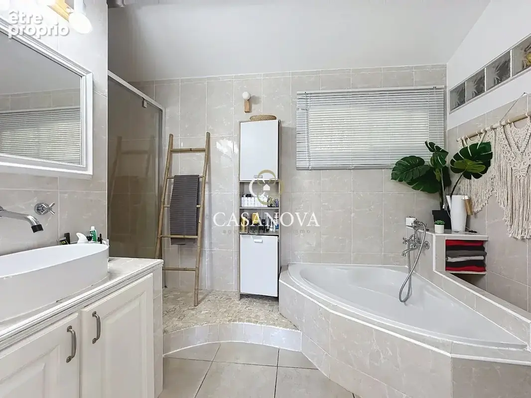 Proche de Gignac Deux habitations, appartement indépendant, deux piscines dans un cadre privilégié. - photo 9