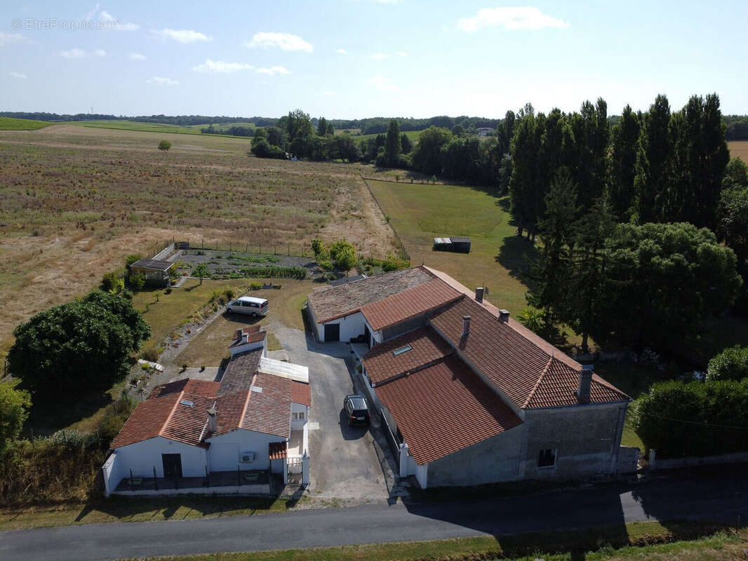 Maison à MIRAMBEAU
