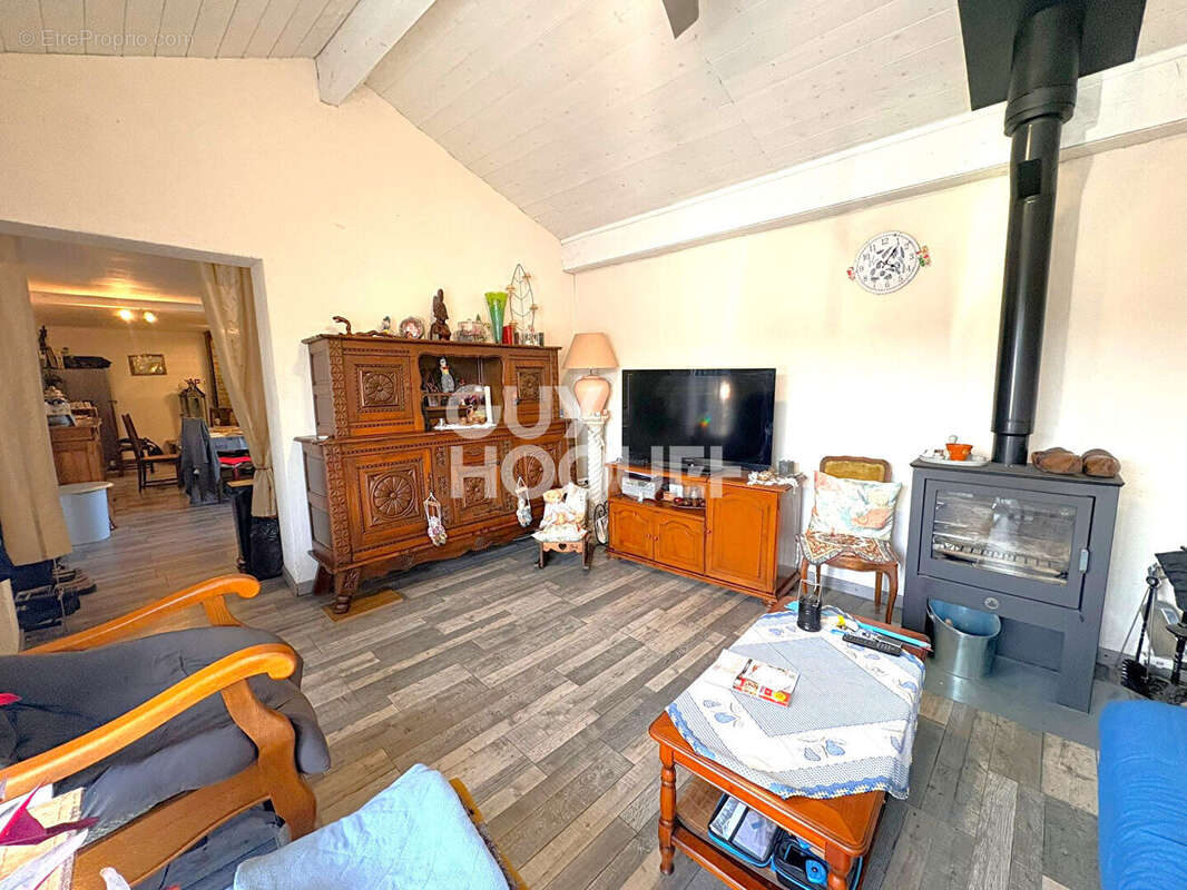 Maison à SURY-LE-COMTAL