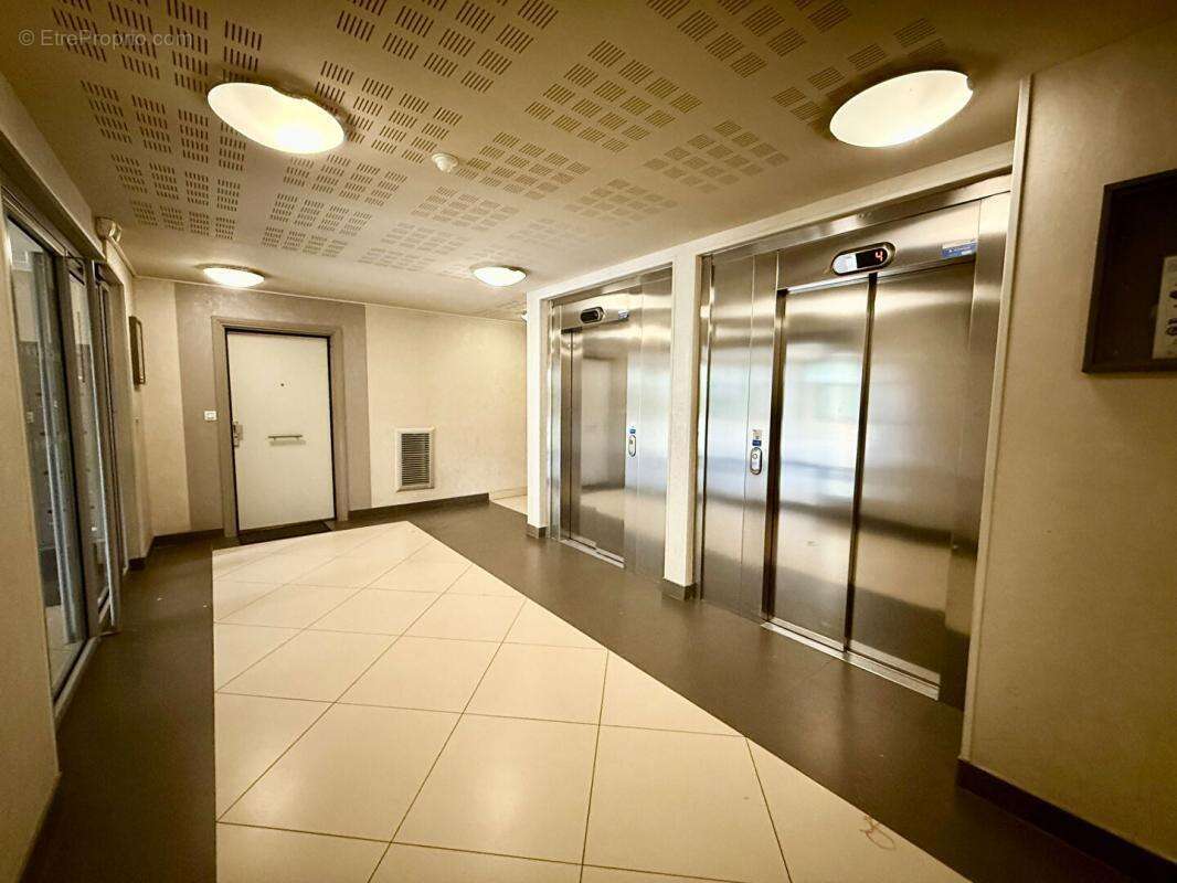 Appartement à FLEURY-MEROGIS