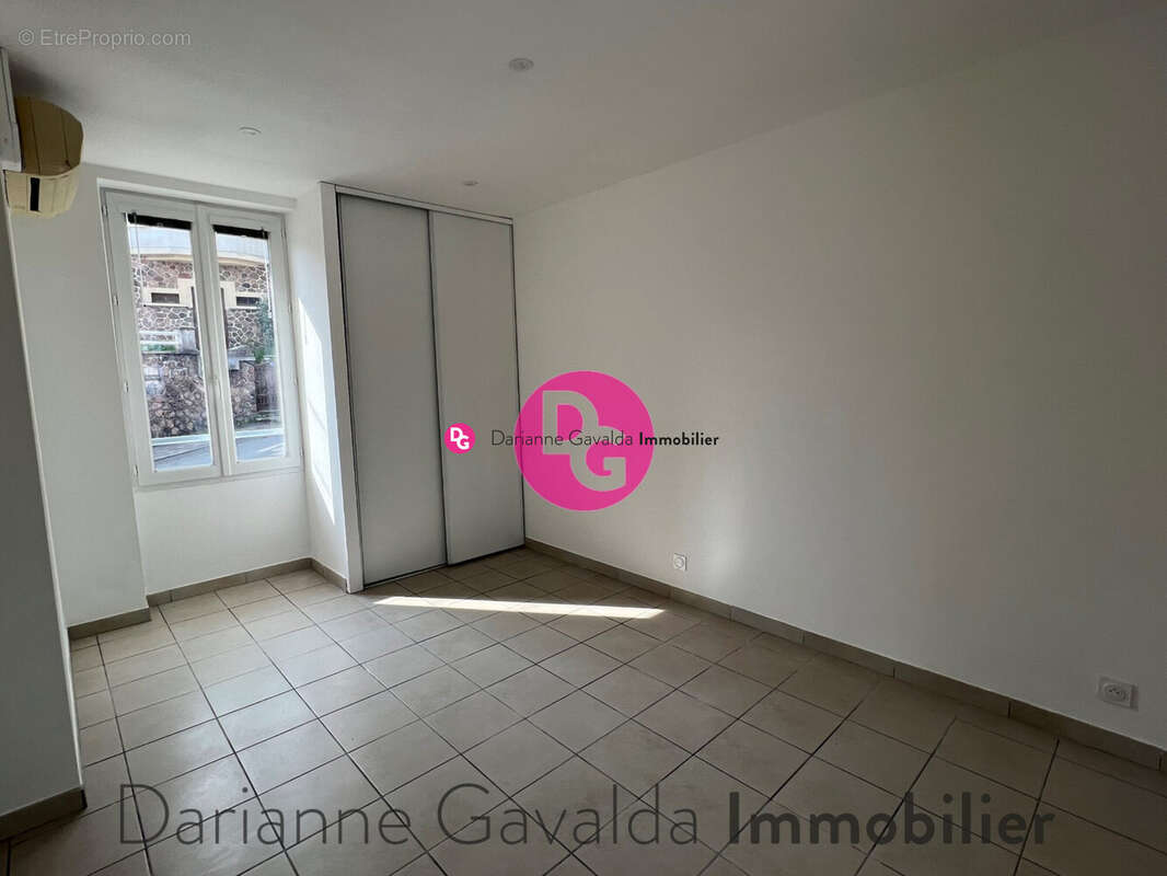 Maison à DECAZEVILLE