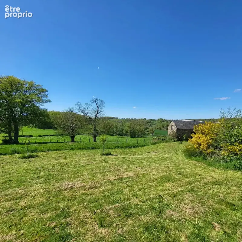Maison individuelle avec un terrain de plus de 5 200 m² et des granges - photo 2