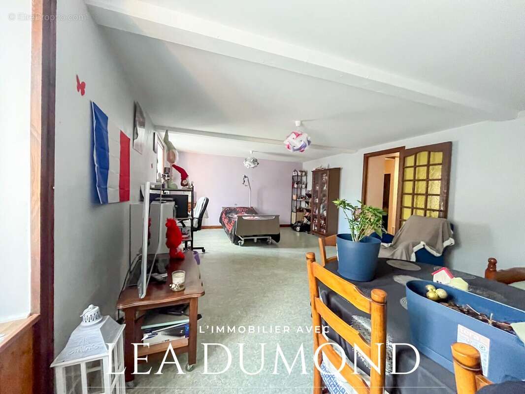 Maison à SAIL-SOUS-COUZAN