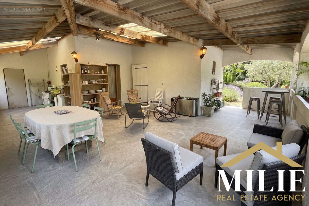 Maison à CUGES-LES-PINS