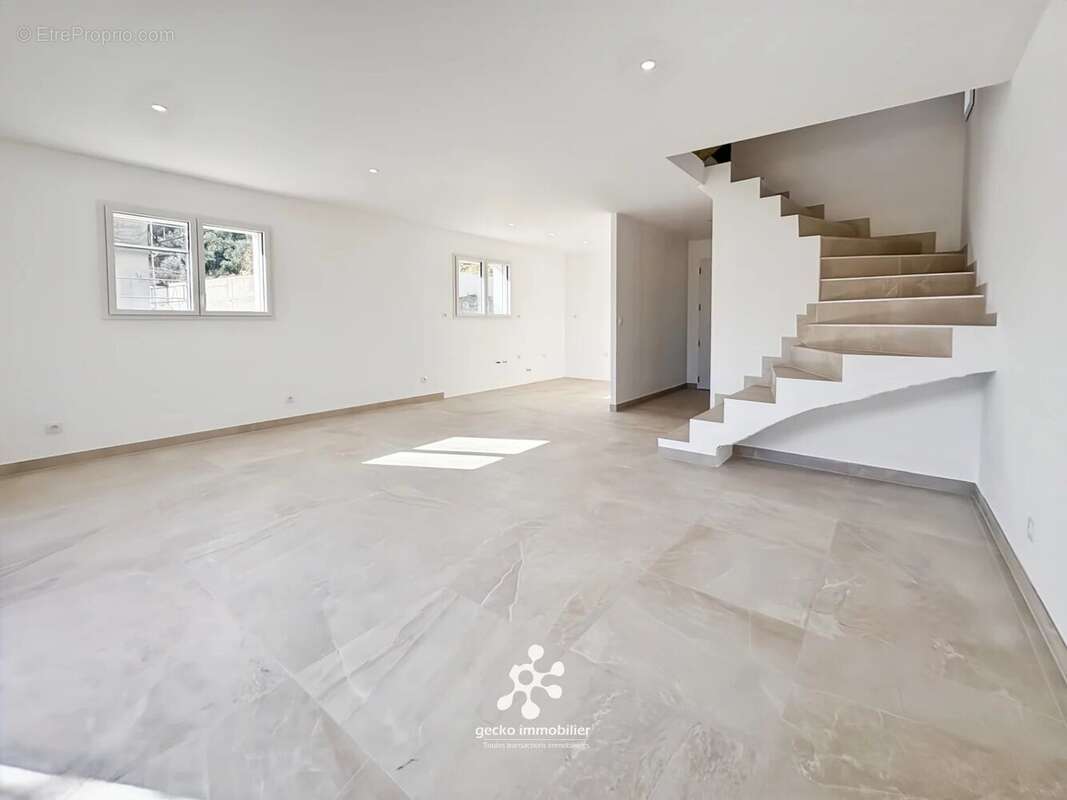 Maison à TOURRETTE-LEVENS