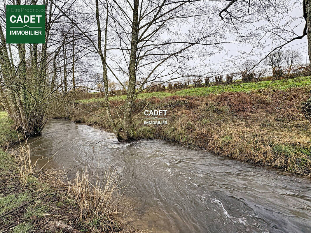 Terrain à LA LUCERNE-D'OUTREMER