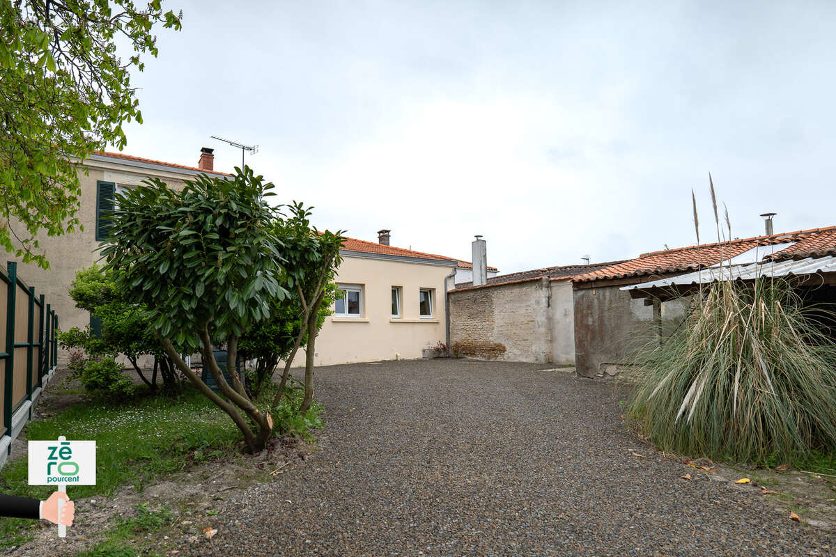 Maison à CHAMPAGNE-LES-MARAIS