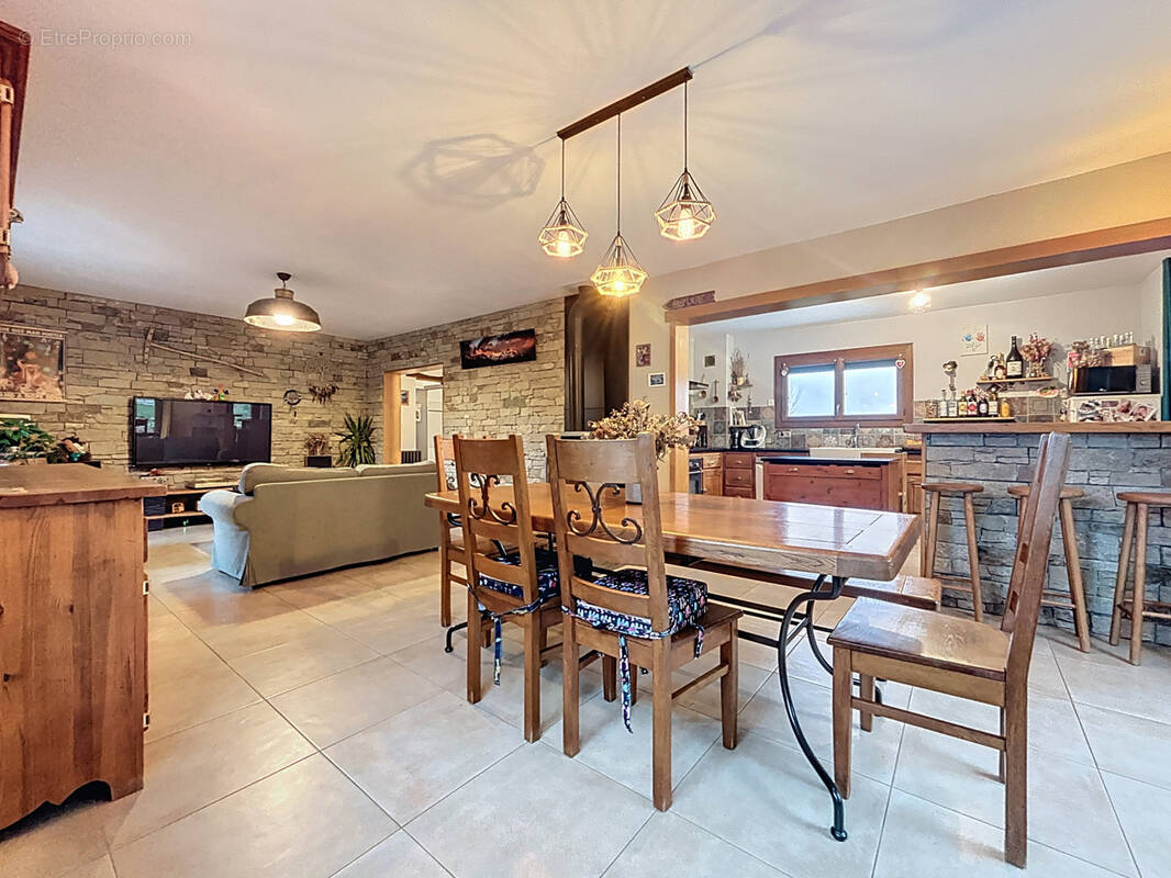 Maison à SAINT-PIERRE-DE-SOUCY