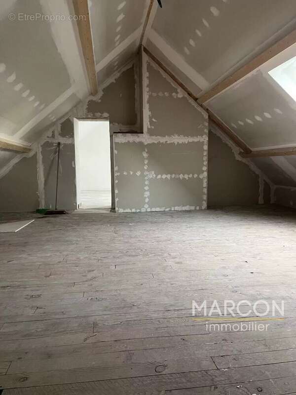 Maison à SAINT-QUENTIN-LA-CHABANNE