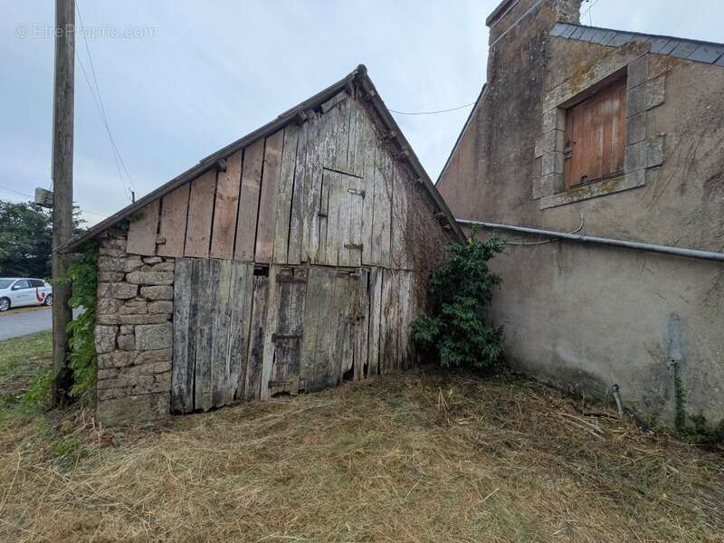 Plouay en campagne ensemble immobilier composé d' une maison de 45m² habitable, une grange de 33 m², un bâtiment en pierre de 91 - photo 3