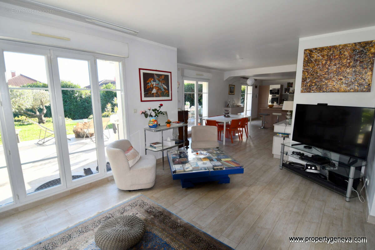 Maison à PREVESSIN-MOENS