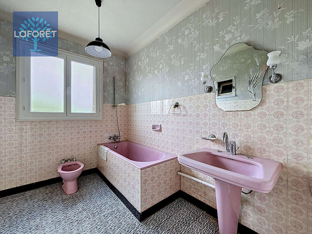 À vendre - Maison familiale avec fort potentiel - 240 m² exploitables - Charly - photo 7