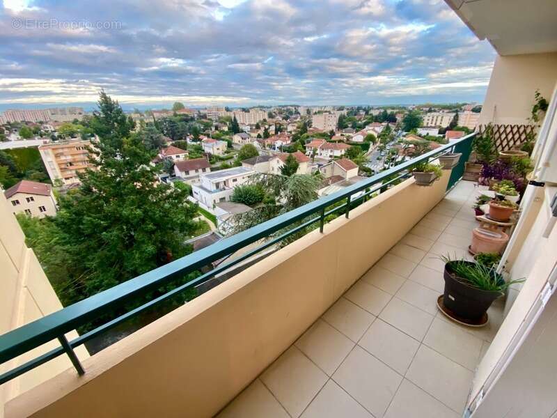 Appartement à BRON