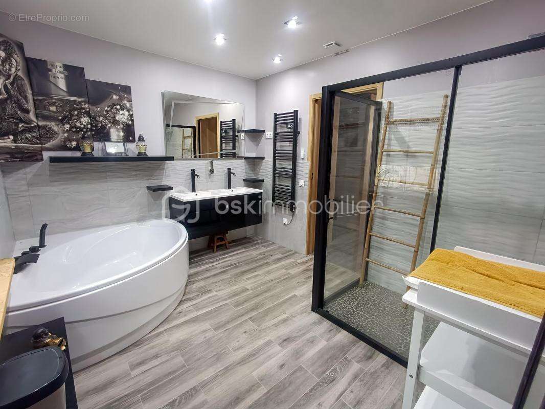 Maison à VERNOU-LA-CELLE-SUR-SEINE