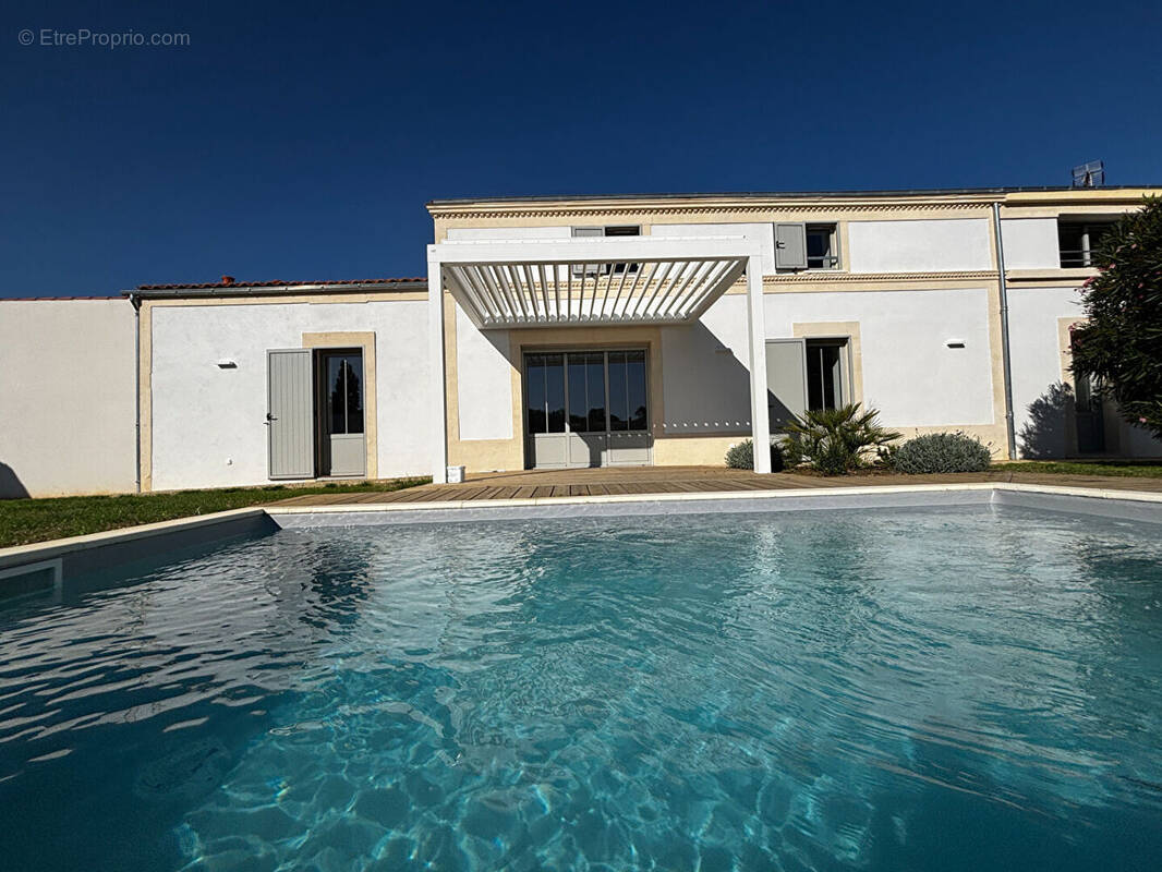 Maison à SAINT-LAURENT-DE-LA-PREE