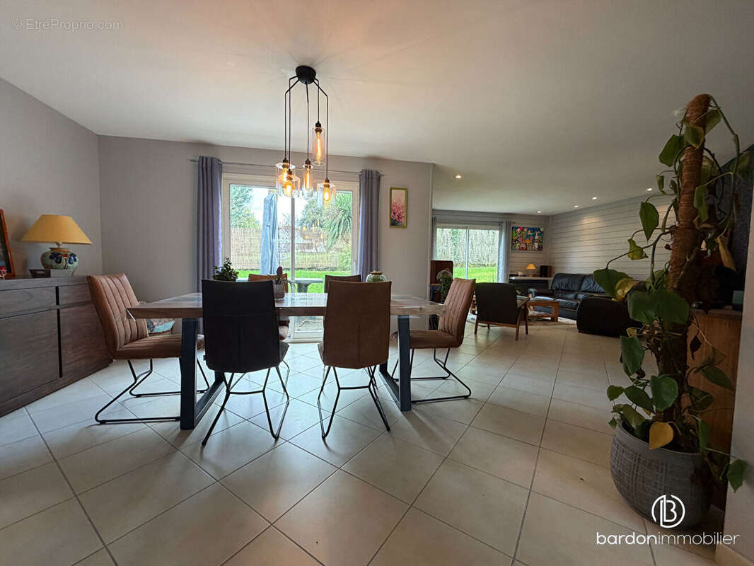 Maison à SAINT-ETIENNE-DE-MER-MORTE