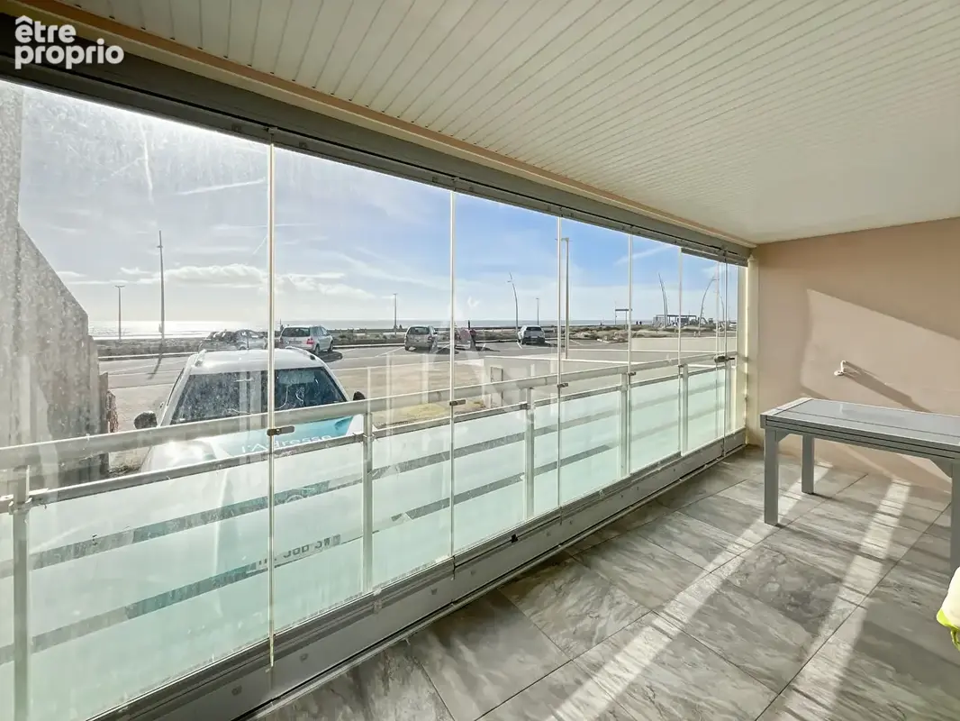 Appartement  3 pièce(s)  face mer avec 2 parkings et cave - photo 2