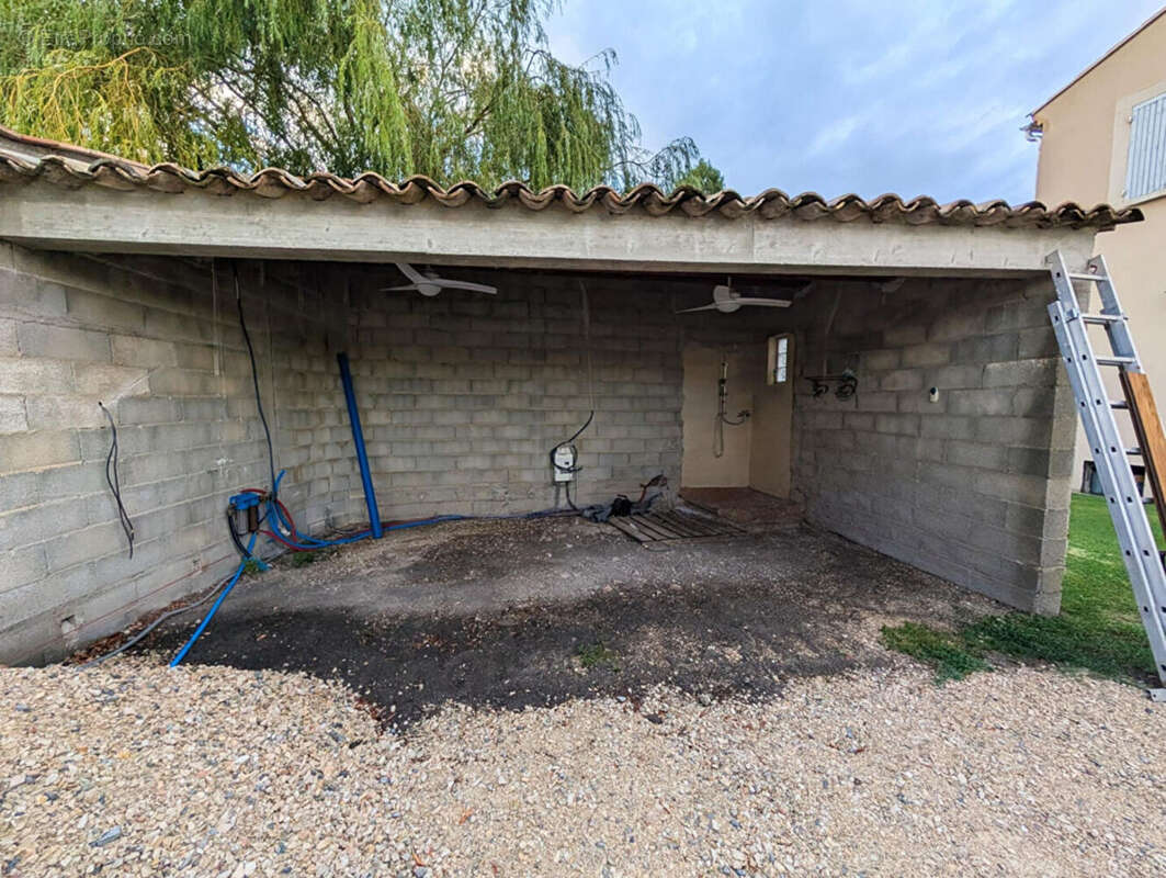 Maison à L'ISLE-SUR-LA-SORGUE