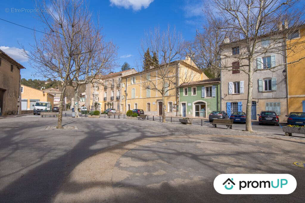 Appartement à VARAGES