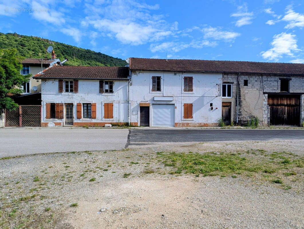 Tènement immobilier à rénover en bordure de la rivière d'Ain - photo 2