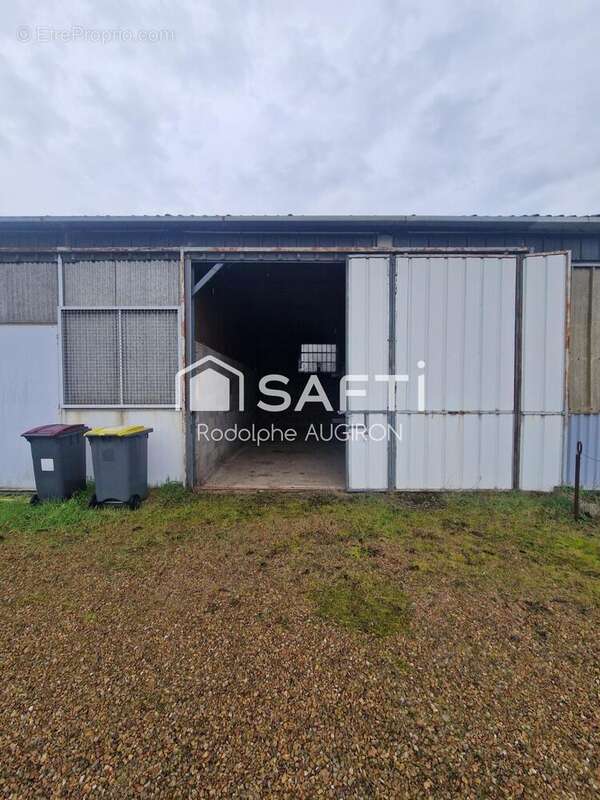 Photo 2 - Parking à NAVEIL