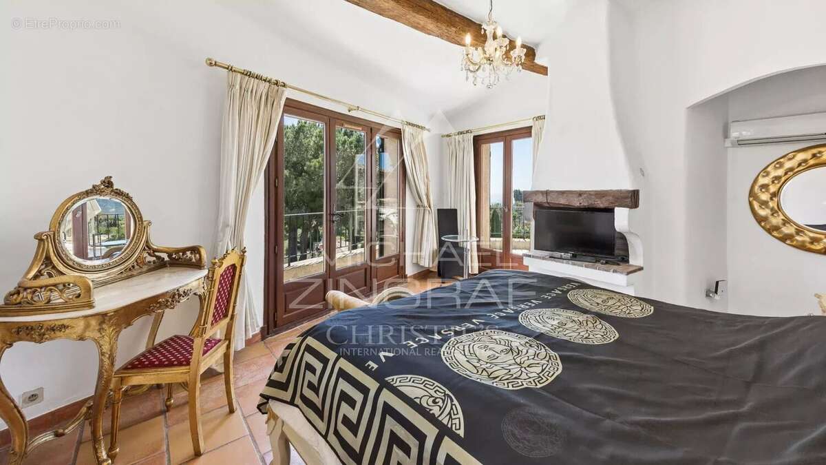 Maison à MANDELIEU-LA-NAPOULE