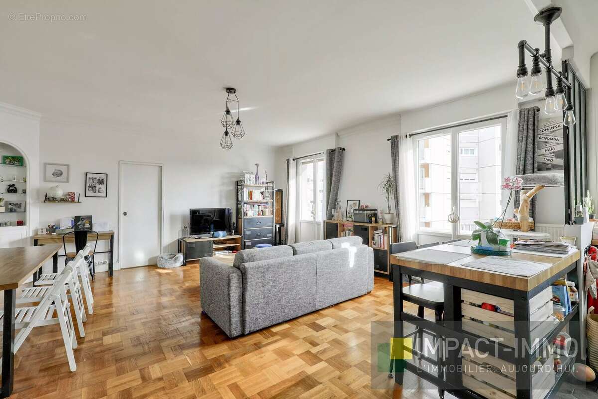 Appartement à COURBEVOIE