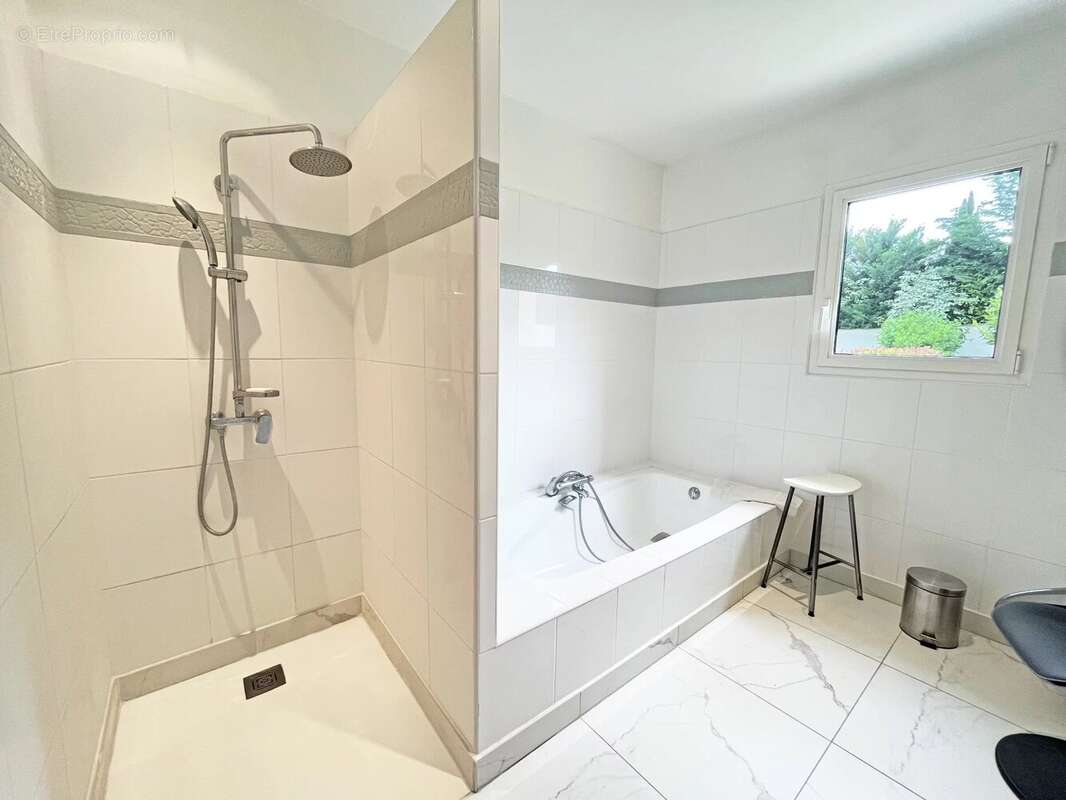 Maison à L'ISLE-SUR-LA-SORGUE