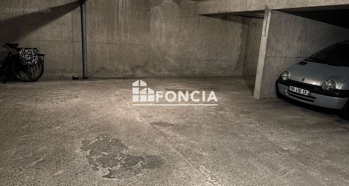 Parking à PARIS-15E