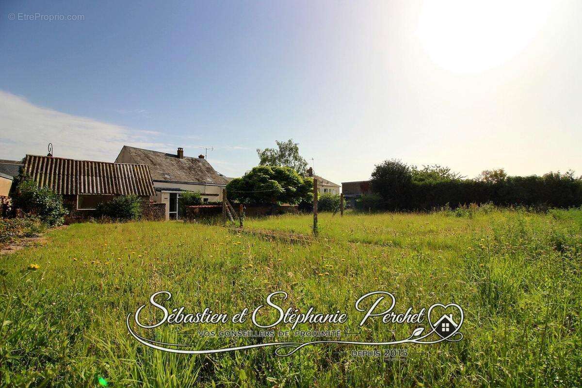 EXCLUSIVITÉ - Maison à rénover 3 chambres avec dépendances sur terrain d'environ 1042 m2 - photo 4