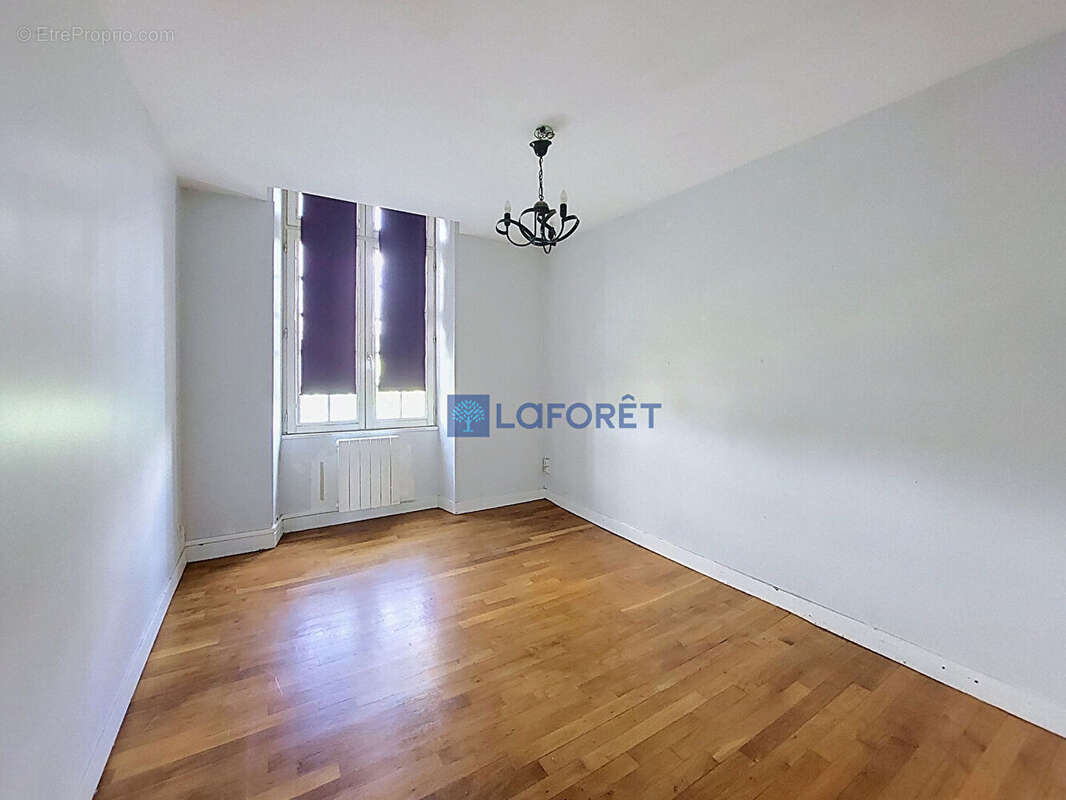 Appartement à LA FERE