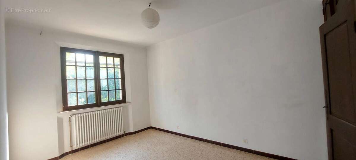 Villa 4 pieces dependances a renover valescure frejus - photo 12