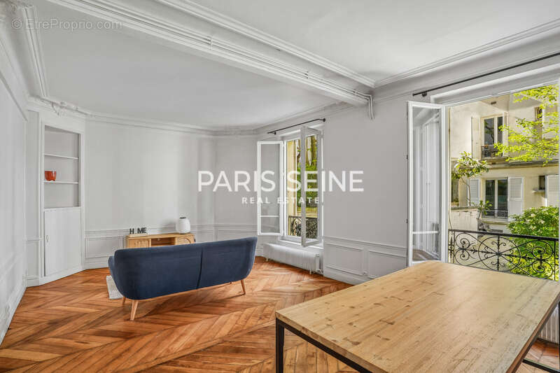 Appartement à PARIS-17E
